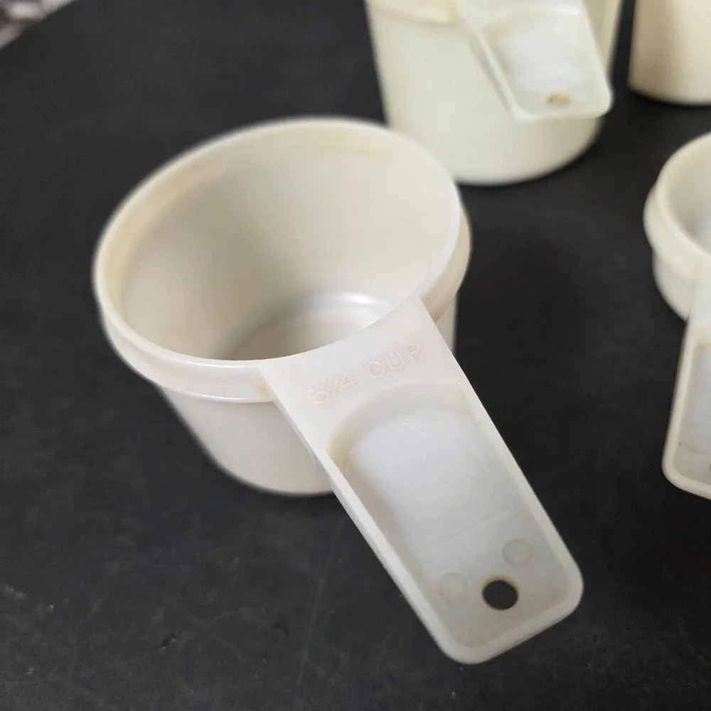 Tupperware Measuring Cups Shakers Set Vintage 7pc Almond Cream Fair Baking Tools